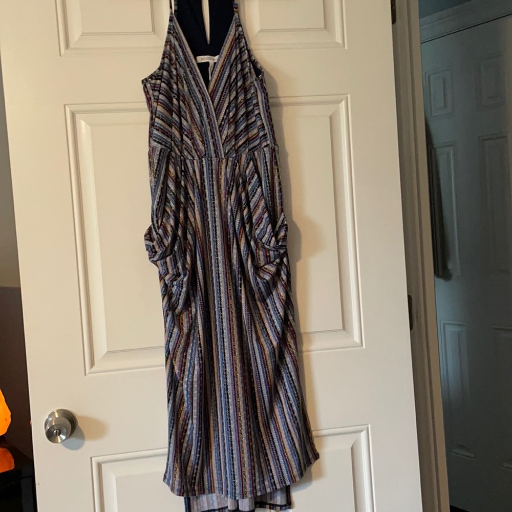 BCBG size small midi dress, flowy, button front, side slit,